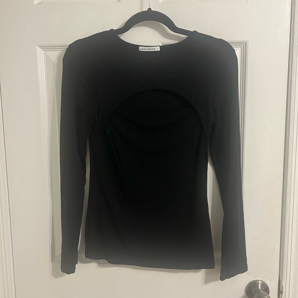 Cut out Long sleeve Top - Picture 6 of 9